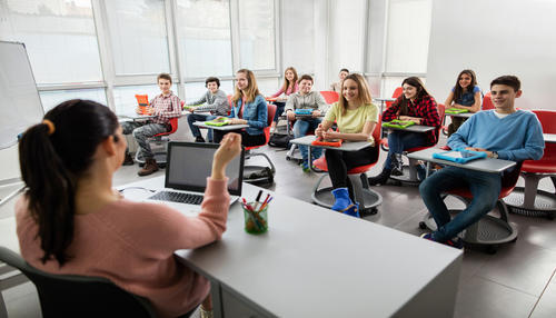 【深度】主角预备员:国际学校里的中国教师_【