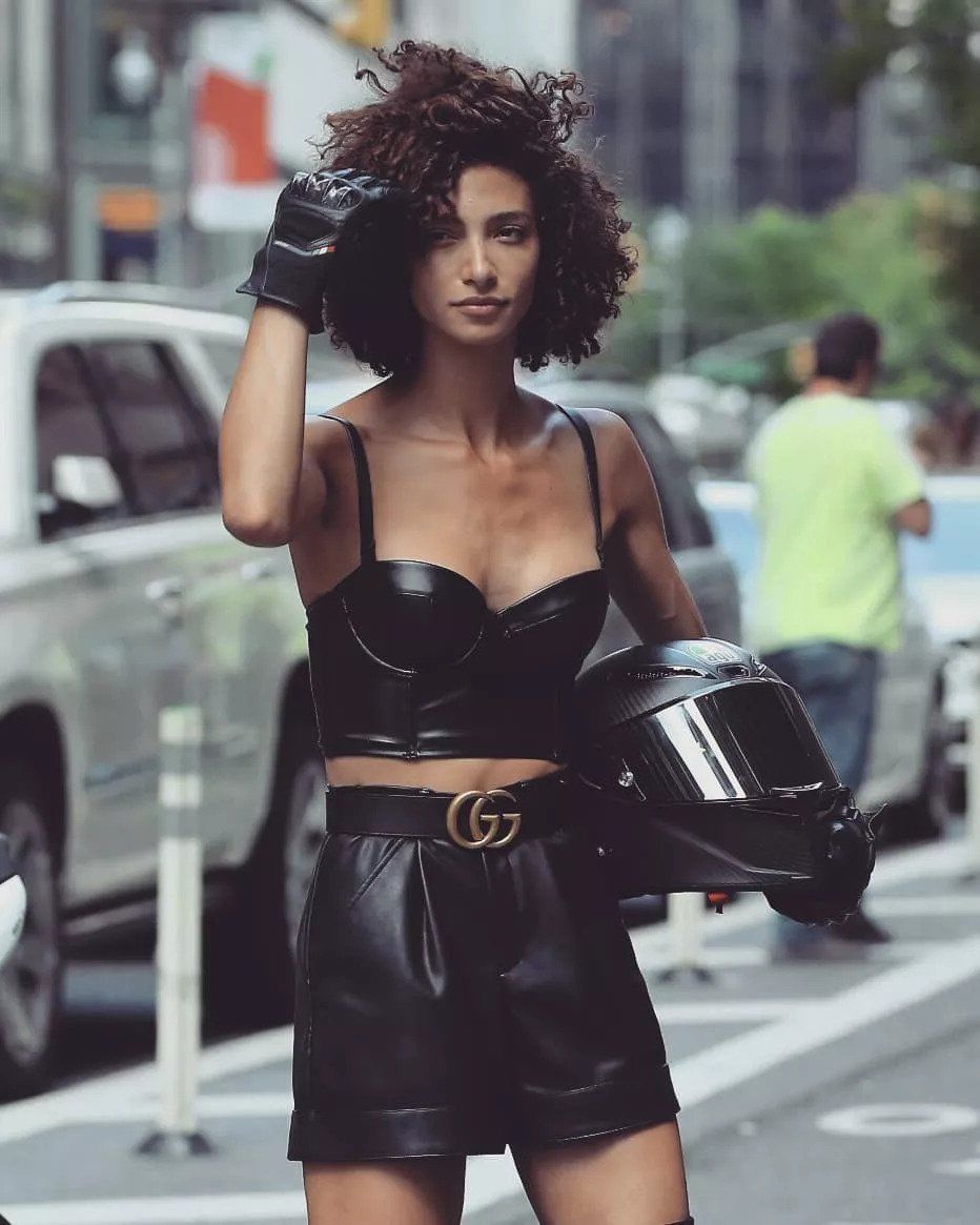 维密2018年选角秀，又炸出一批腿精…这个19岁穿着30元衣服的小姐