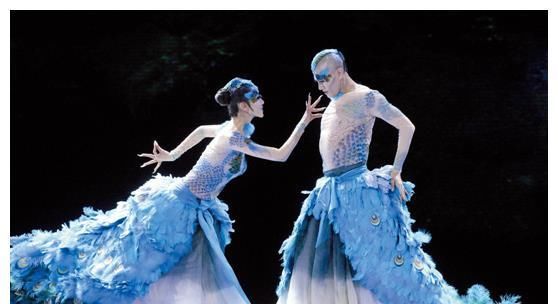 「写真」“孔雀公主”杨丽萍晒写真照片，面若桃花紧致皮肤，62岁却似26岁美少女
