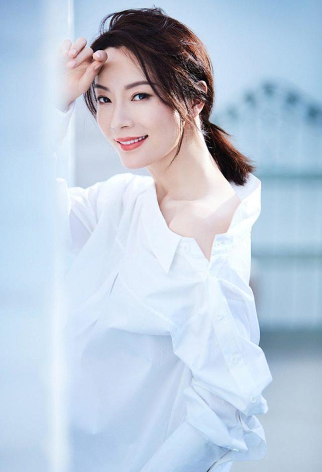 陈数的最美身材照，图三干练十足，图四让我看了莫名心跳加速