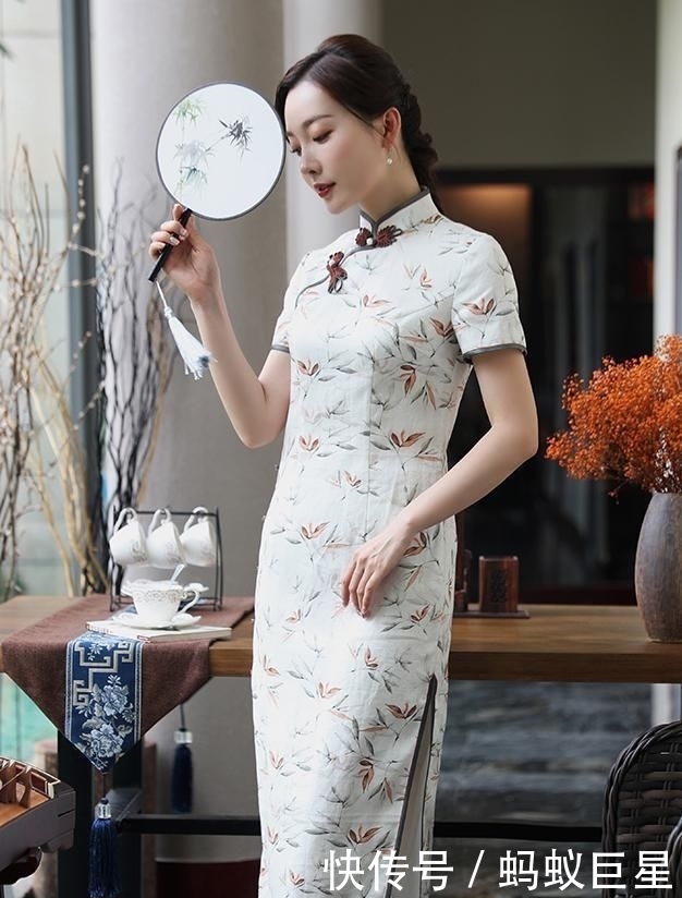 【低调】今年流行穿“旗袍”,初秋穿这件,低调彰显优雅知性的女人味