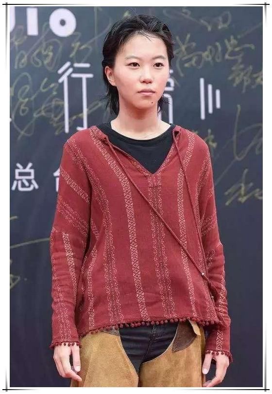 窦靖童又刷三观！这么大胆的裤子也敢穿出门，网友：王菲不管管吗