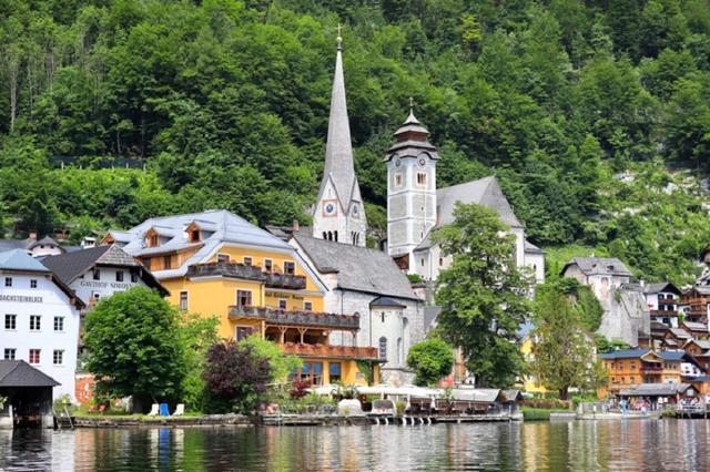 大逆转，中国耗资60亿山寨欧洲小镇，却意外带动了原版小镇经济！