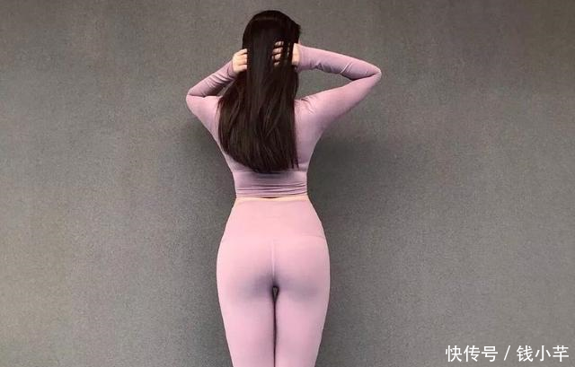 时尚穿搭打底裤的简约装扮，让女人到哪里都能显出自信十足！