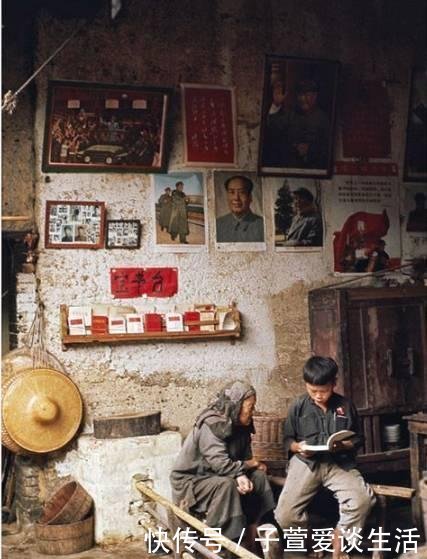  在海边|1971年中国农村真实老照片图2让人怀念、图10很多人一定