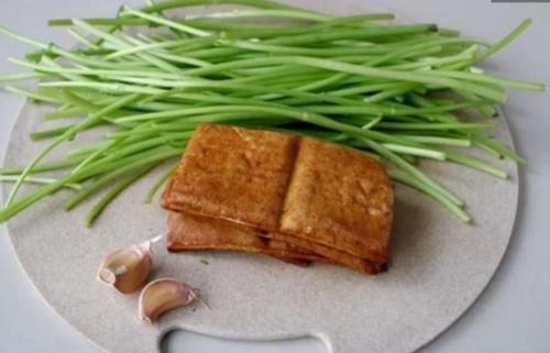 『少许』三月,少吃猪肉多吃它,每天炒一盘,补钙质,长个头,一觉睡到大天亮