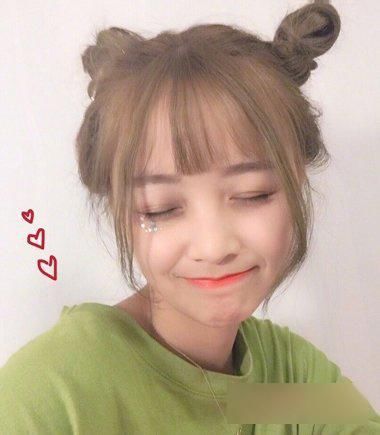 夏季最具凉爽的双丸子头扎发，轻松呈现出你意想不到流行！