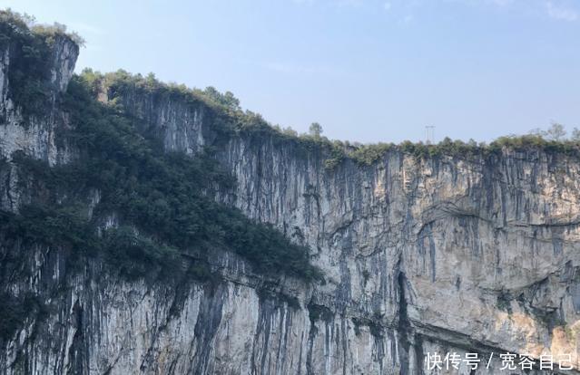 云南省资讯｜云南天坑中藏有一个村子，与世隔绝，村民60年未出过