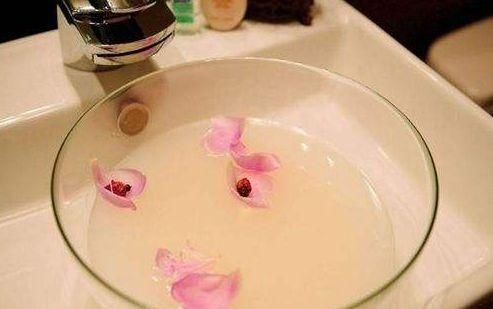  「淘米水」关于淘米水的作用，你知道多少？拿它洗脸真的会变白吗？