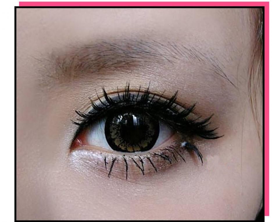 “你这个是肿眼泡，哭不出邓伦那样的双眼皮的。”