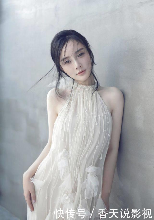 李小璐的撩人身材照，第一张好身材一览无余，最后一张女人味十足