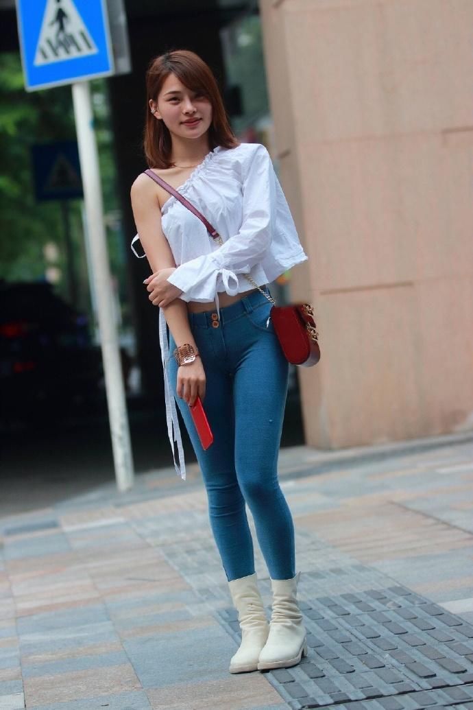 那些好看的初秋修身裤正面搭配，都有哪些亮点?