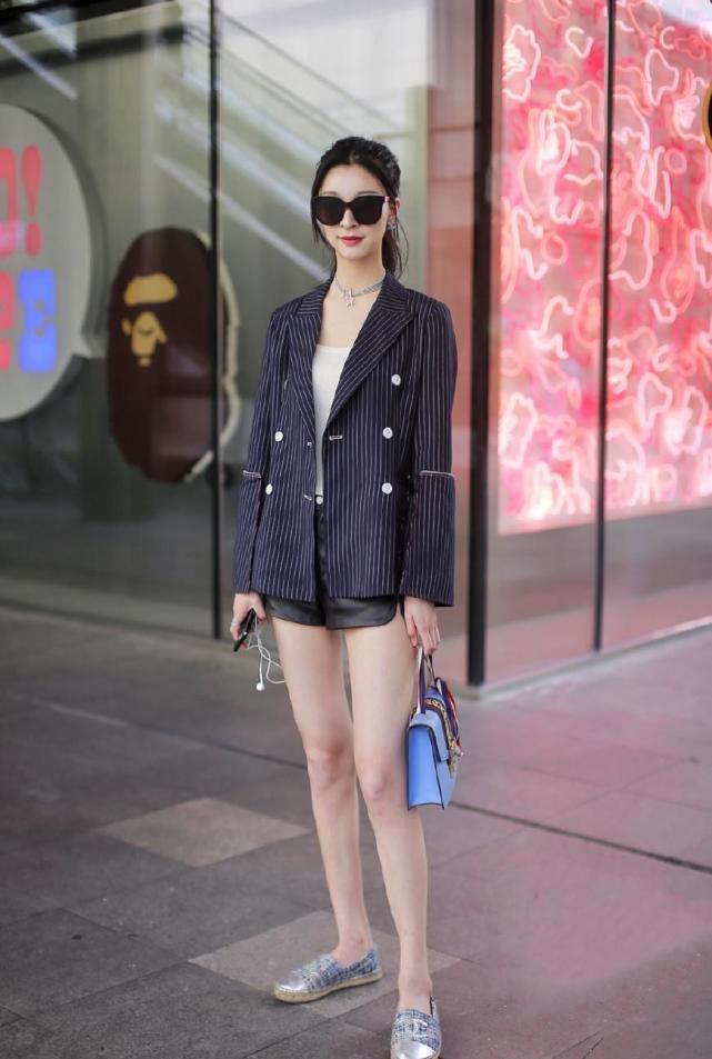 街拍：女神夏天大长腿，图1优雅性感，图2亭亭玉立，图6单纯简单