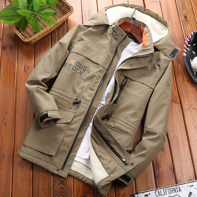 今年的冲锋衣又火了!这几款巨巨巨流行，特适合五十多岁男人