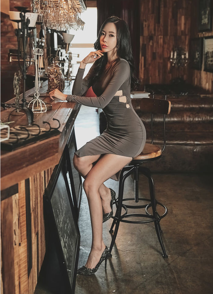 蒂尔伯里玲珑紧腰修身裙