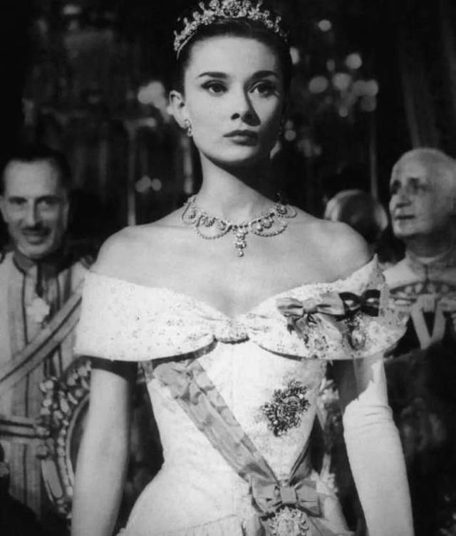 都说热巴和郭碧婷这个新发型很蠢，但模仿的人却前仆后继！