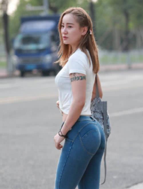 街拍：图1翘臀女，图2我心动了，你爱图4小姐姐的“蚂蚁腰”吗？