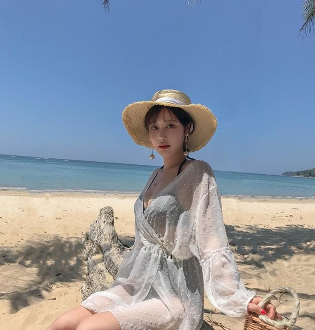 仙气的海滩装，不过美女超模拍照的地方也太美了，原来是在这里