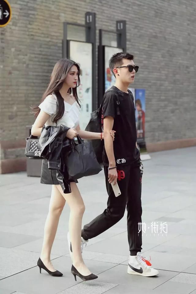 成都街拍,小黑裙这么穿最时髦!