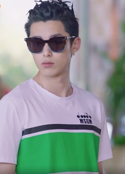 F4的海滩墨镜:花泽类酷炫，美作是来搞笑的，道明寺竟然最扎眼