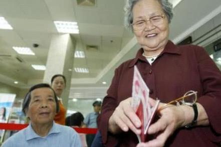 退休人员注意！退休后别忘缴“这笔钱”，不然会“加重”养老危机