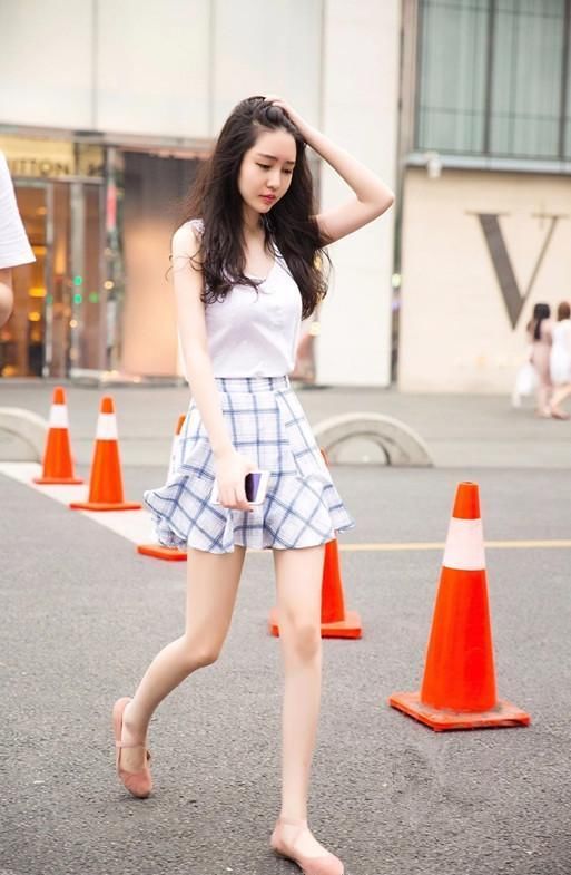 街拍：如果你有玛莎拉蒂，你会带图四的双胞胎去兜风吗？