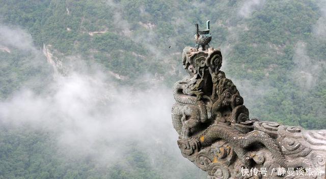 武当天下第一绝崖龙头香,下方是万丈深渊,无数人为上一炷香丧命