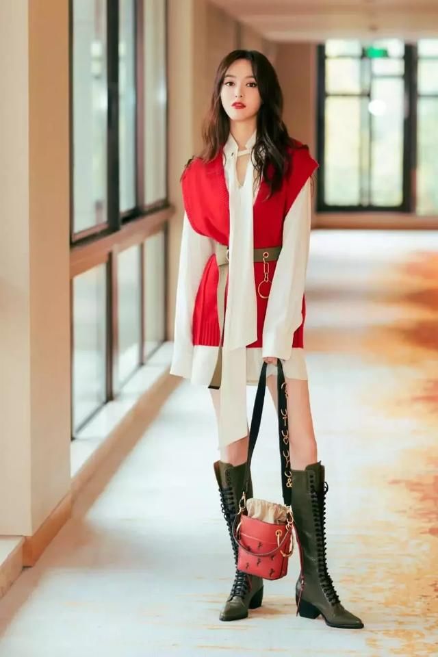 唐嫣腿也太长了，5分短裤都被她穿成热裤，脚踝成热议“亮点”