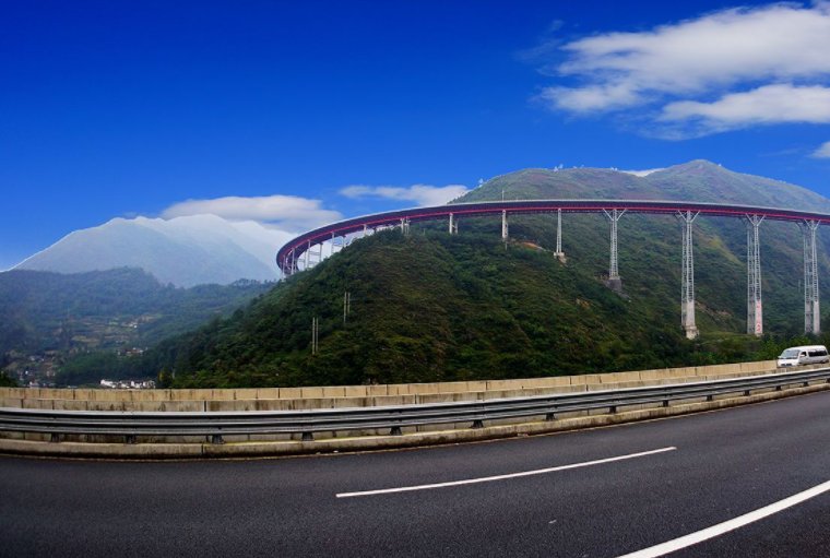  「高速」高速公路开120，突遇60限速，应该急刹吗？老司机给出正