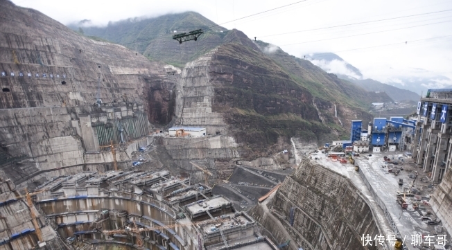 世界第二大的白鹤滩水电站，为什么看起来这么小？
