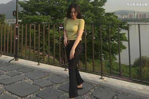 韩国健身模特，身材傲人穿衣风格多样，网友：最喜欢她黑色系！