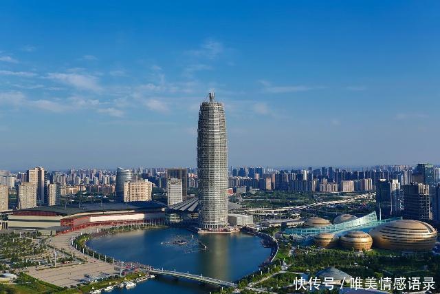 我国这两个城市太有争议，同是中心城市，一个被黑一个被吹