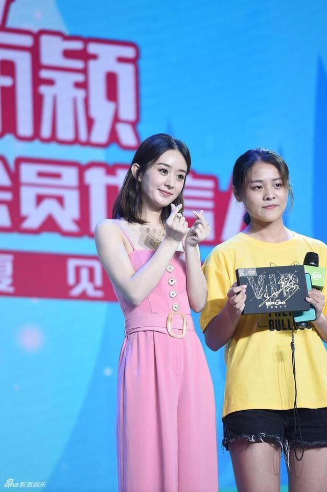 赵丽颖“怀孕”风波后首亮相，熟悉的画风，一个细节再证明未怀孕