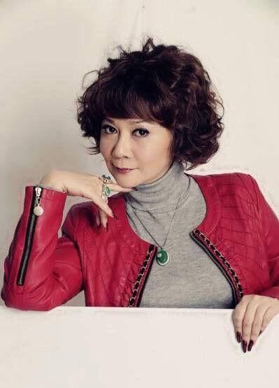  『女人』50岁女人别被这3款“阿姨短发”迷惑，俗气又显老，剪错变大妈