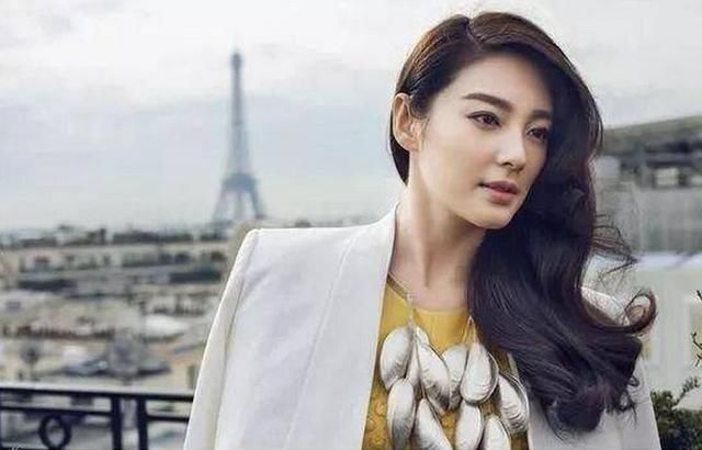 31岁的张雨绮告诉你，在潮流界，气质与年龄无关！