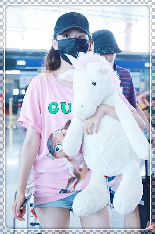 当170王鸥同框165宋祖儿，网友：真想不到露腿与不露腿差距这么大