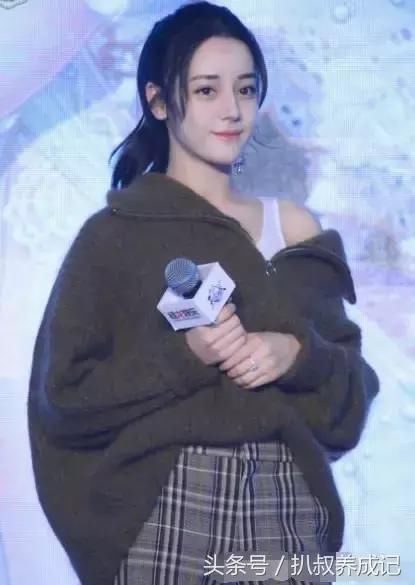 迪丽热巴和张雪迎撞衫，这次热巴敌不过张雪迎