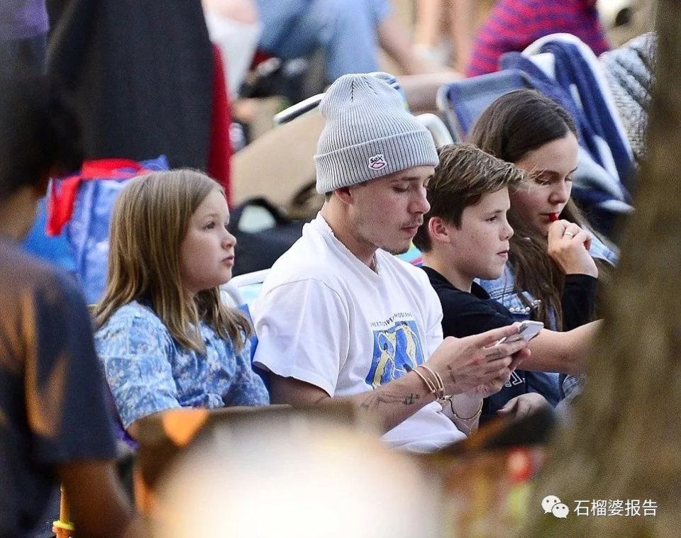 有了这双仙女凉鞋，夏季基础款自带一层迷人金边