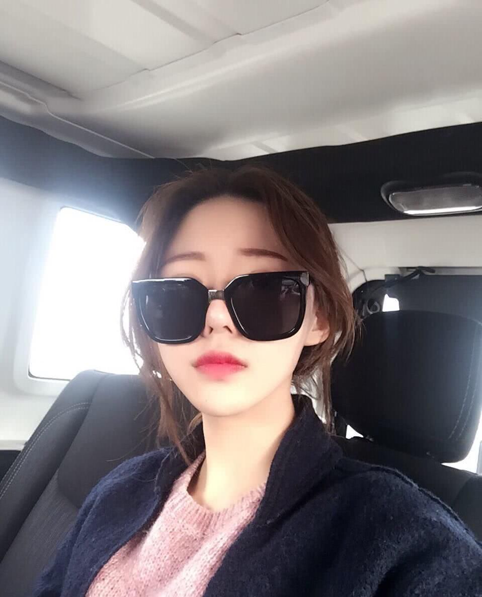 温婉开直播回应包养传闻:都是假的，9月份还要去上大学