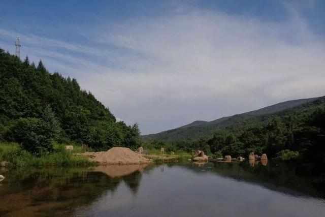 这里是内蒙古的缩影，带你看山看海看沙漠，还有美食满足你