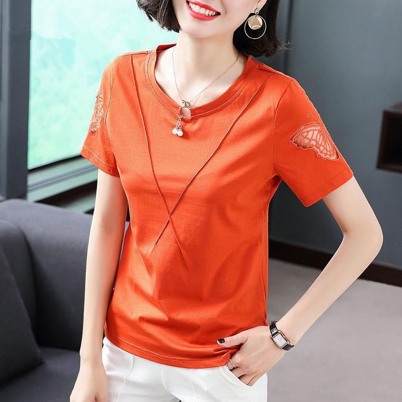 女人过45岁别穿短裤了，丑!学学下面大姐，嫩减21岁美炸天