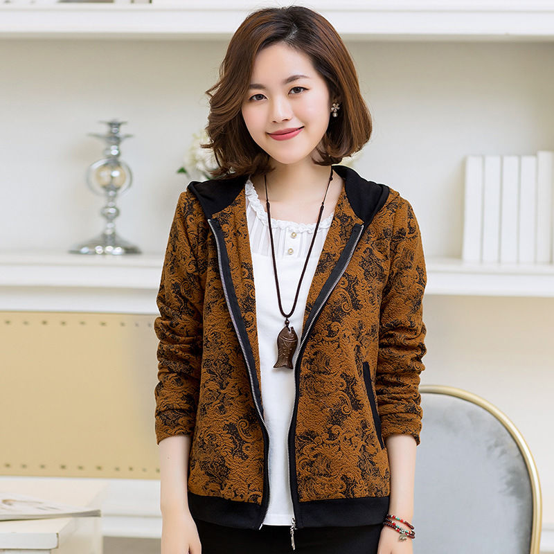 女人怕不怕冷，也别傻买羽绒服!瞧这新出薄外套，不厚不薄刚刚好