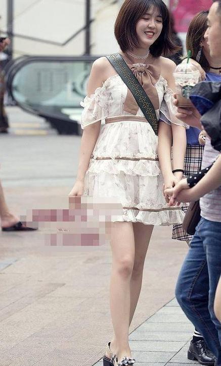 街拍：图五穿镂空装上阵，给人一种朦胧的美感，真叫人难以抵挡！