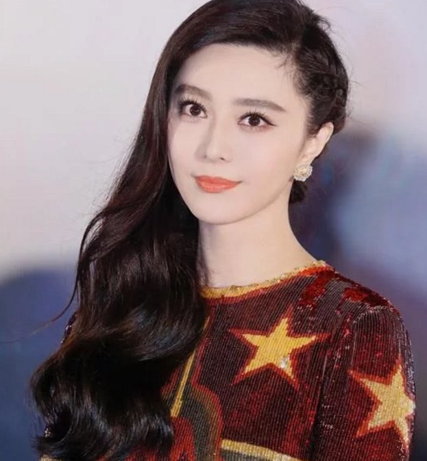 女星爱上“波浪卷发”,郑爽显老,热巴惊艳,范冰冰妩媚