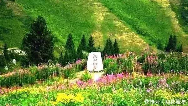 新疆有个地方，比香港还晚回归！景色却美到无法无天！