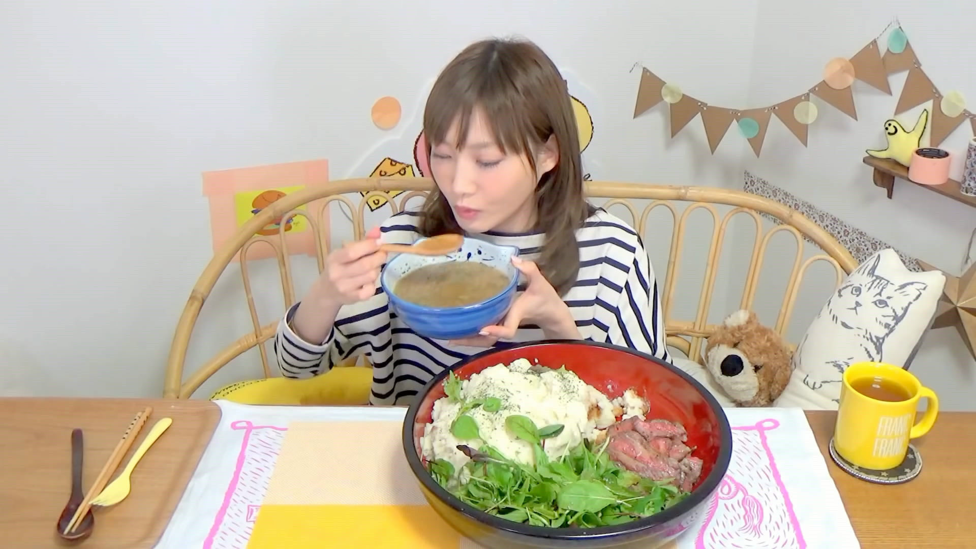日本美女大胃王5分钟吃6斤土豆泥和牛肉,还不