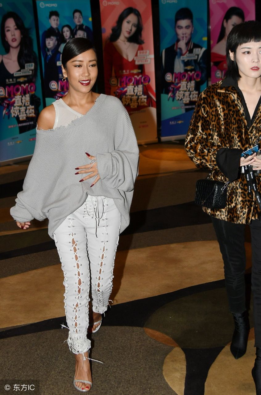 吉克隽逸太疯狂了，穿“蜈蚣裤”亮相，这裤子真是辣眼睛