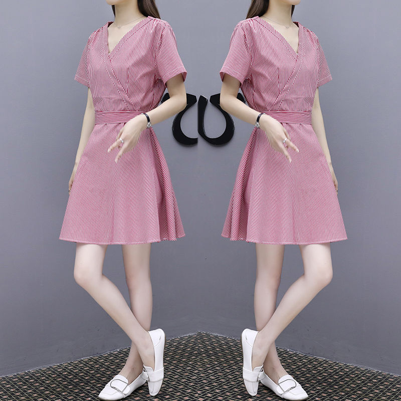 腰粗臀大的女人别傻傻穿紧身裤了，瞧瞧这些大码装，上身不瘦都难