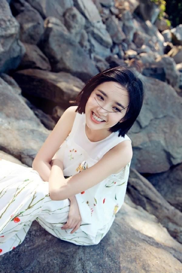 穿起长裙的唐艺昕，实在是太美了