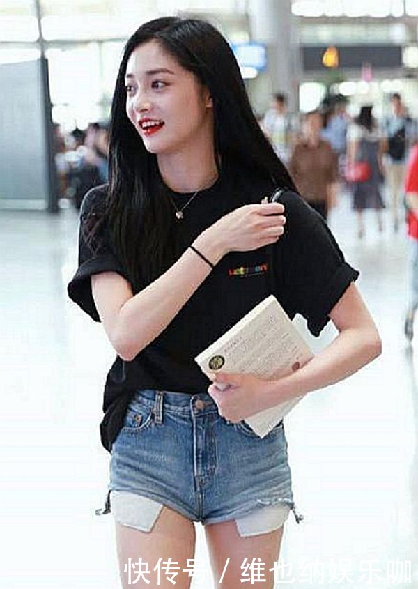 周洁琼短裤太紧，尴尬勒出羞人的三角区，网友：腿粗还是穿长裤吧